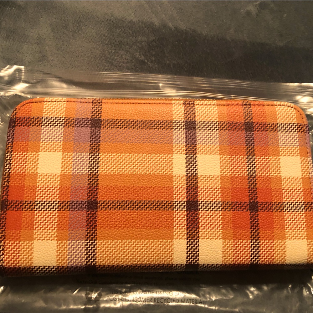 Thirty-One All About the Benjamin’s Wallet in Autumn Plaid Smooth Pebble
